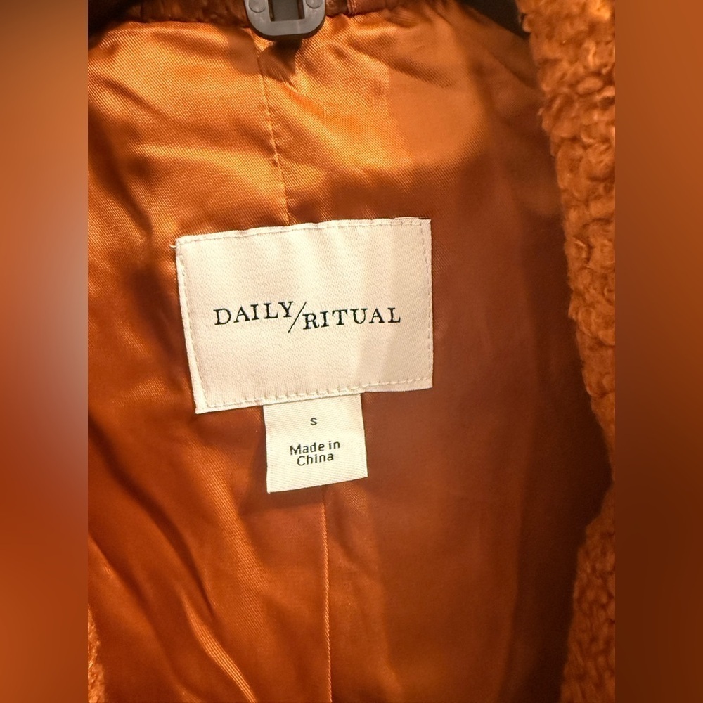 Daily Ritual Brown / Rust Teddy
Coat, Size S - Picture 4 of 7